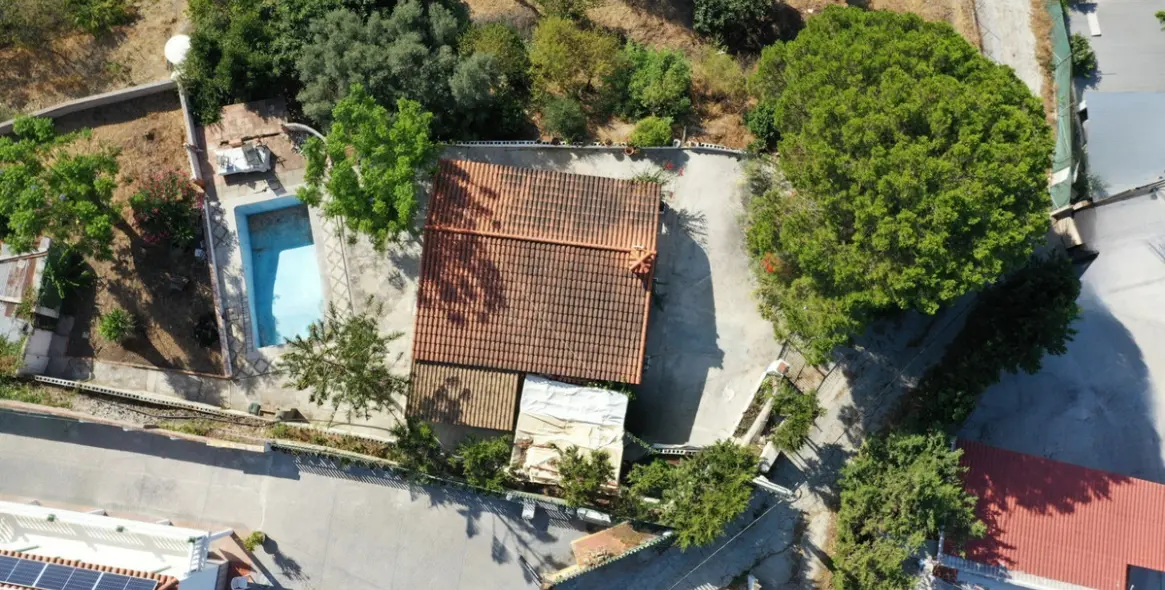 Sale of farm in Estepona 2