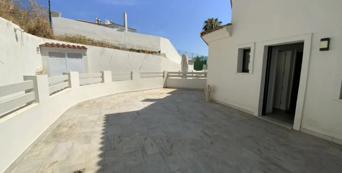 Sale of townhouse in Estepona 12