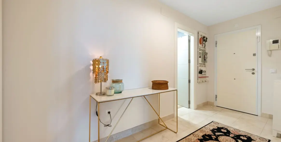 Продажа апартаментов на среднем этаже в Los Flamingos 4