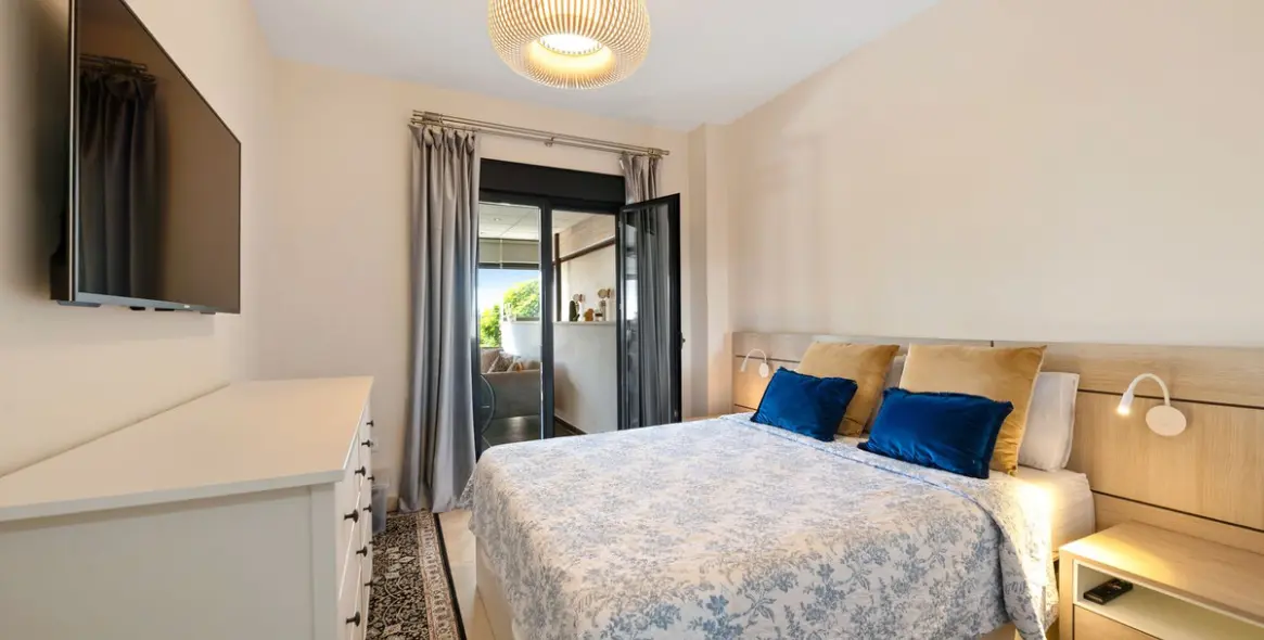 Продажа апартаментов на среднем этаже в Los Flamingos 5