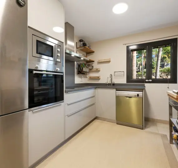 Sale of middle floor apartment in Los Flamingos