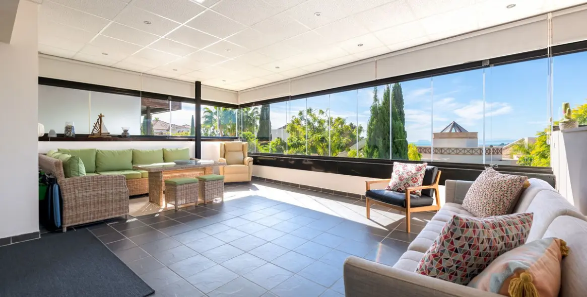 Продажа апартаментов на среднем этаже в Los Flamingos 8