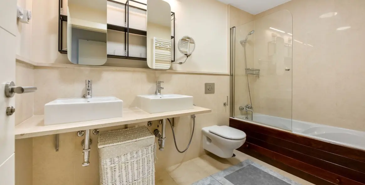 Продажа апартаментов на среднем этаже в Los Flamingos 10