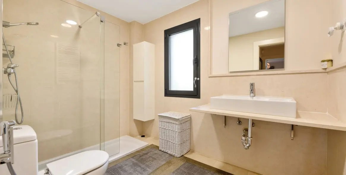 Продажа апартаментов на среднем этаже в Los Flamingos 11