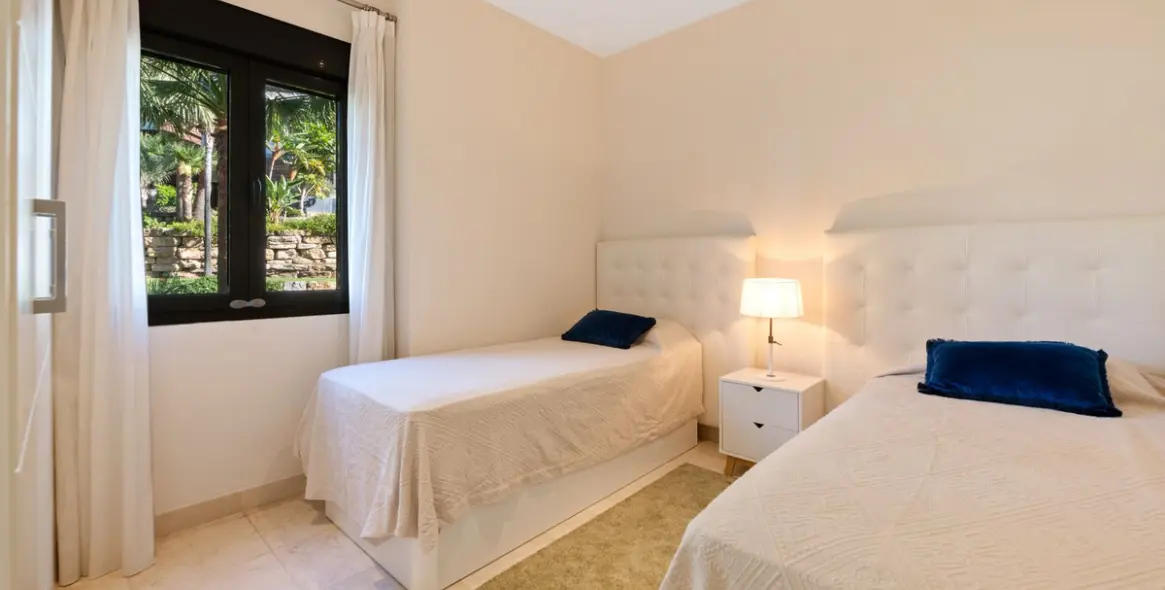 Продажа апартаментов на среднем этаже в Los Flamingos 13