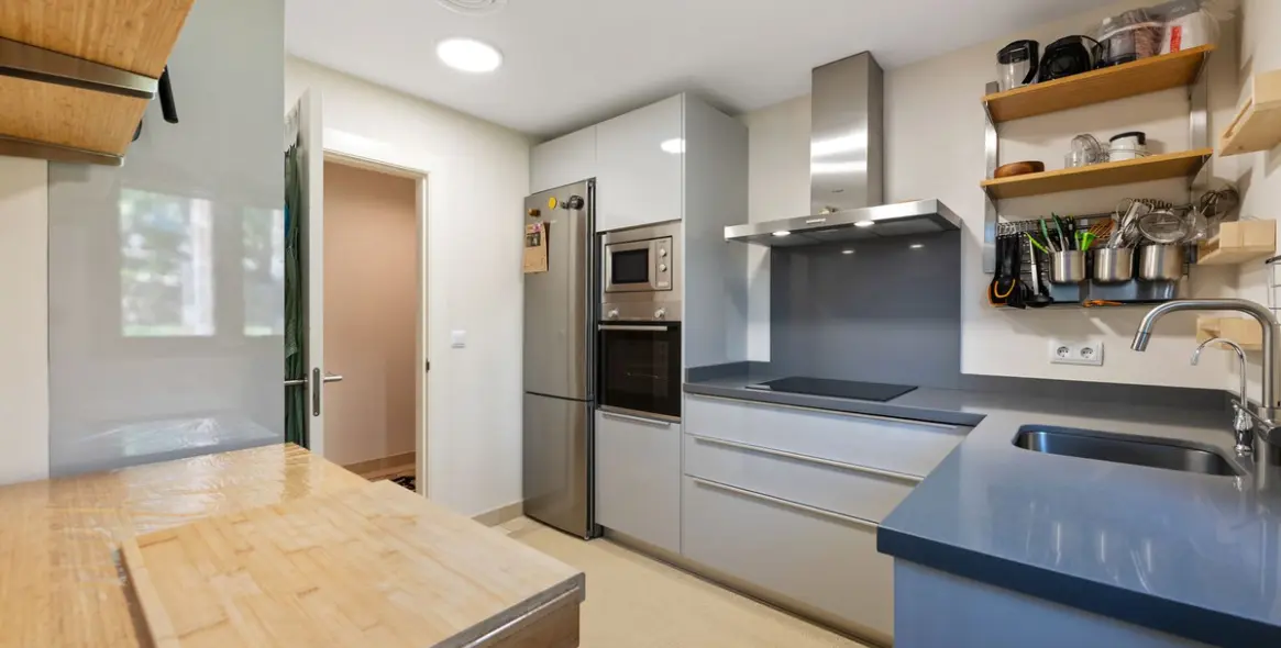 Продажа апартаментов на среднем этаже в Los Flamingos 14