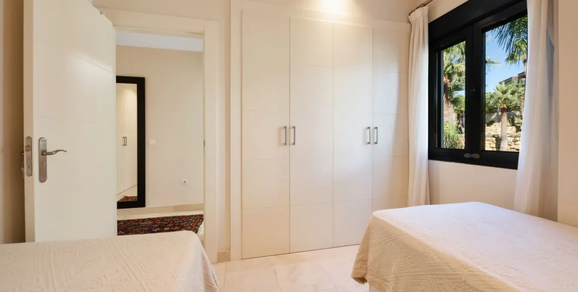 Продажа апартаментов на среднем этаже в Los Flamingos 15