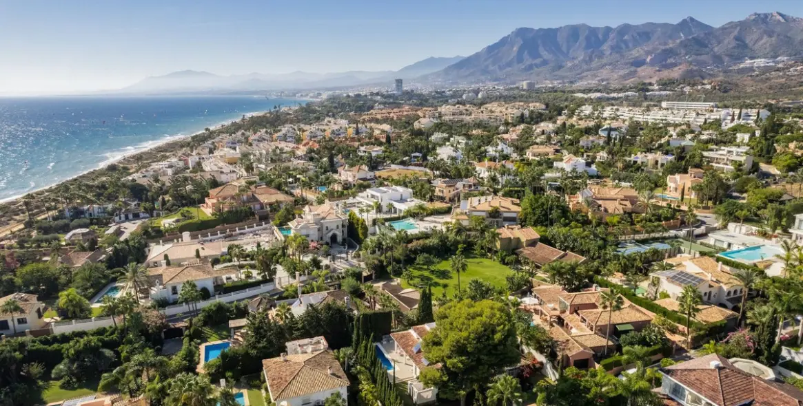 Sale of ground floor apartment in Los Monteros 2