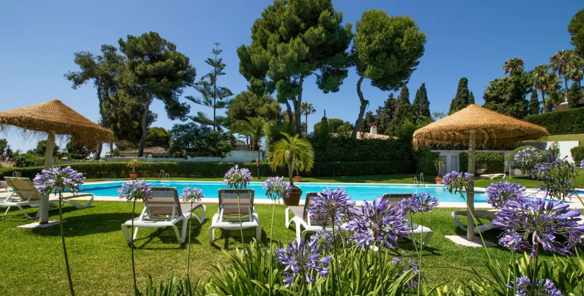 Sale of ground floor apartment in Los Monteros 3