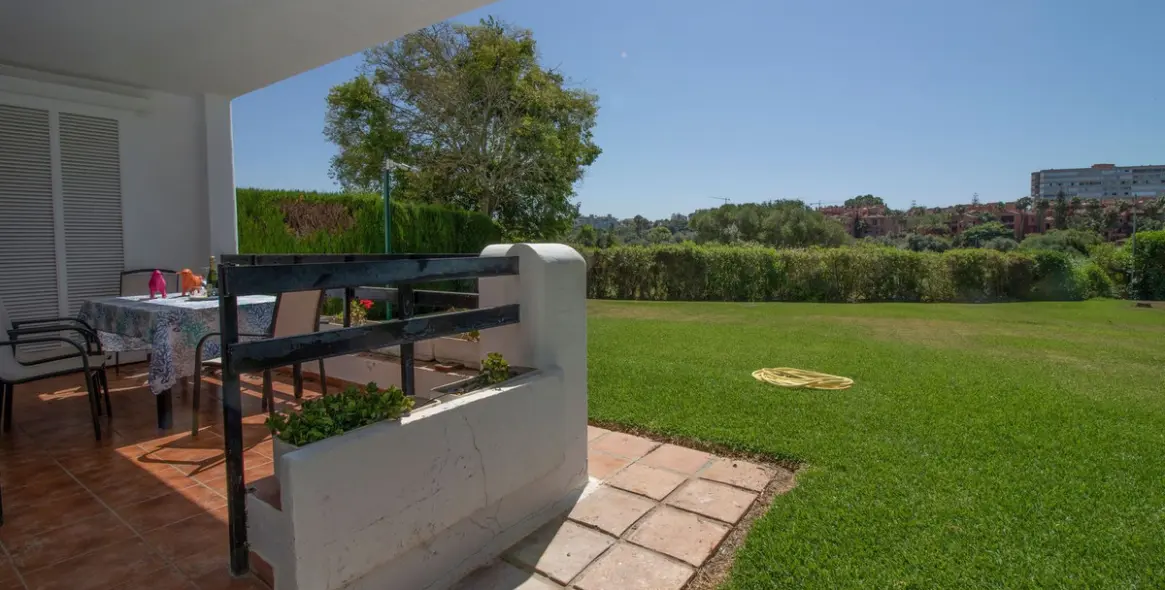 Sale of ground floor apartment in Los Monteros 8