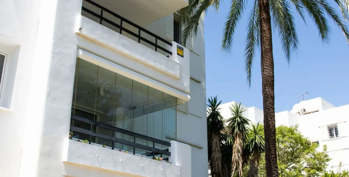 Sale of ground floor apartment in Los Monteros 10