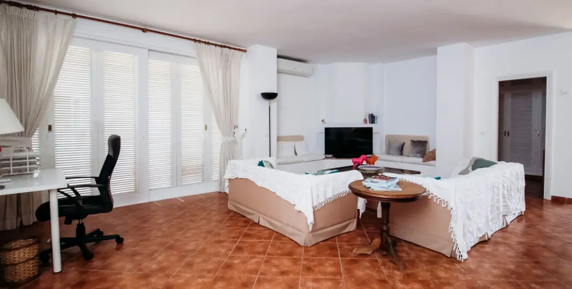 Sale of ground floor apartment in Los Monteros 14