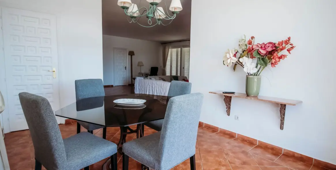 Sale of ground floor apartment in Los Monteros 17