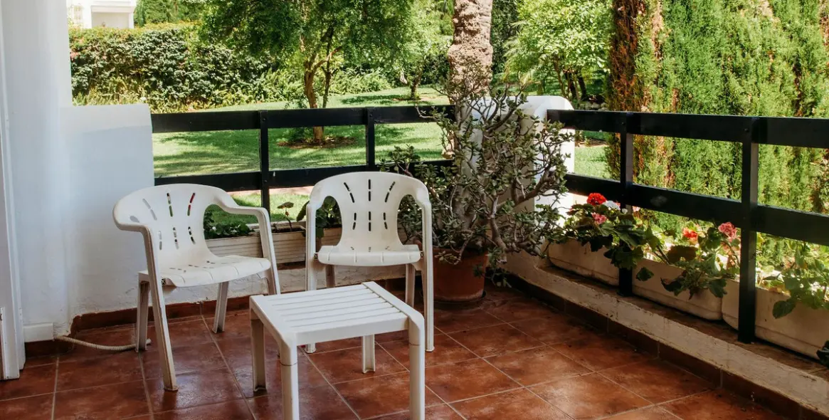 Sale of ground floor apartment in Los Monteros 20