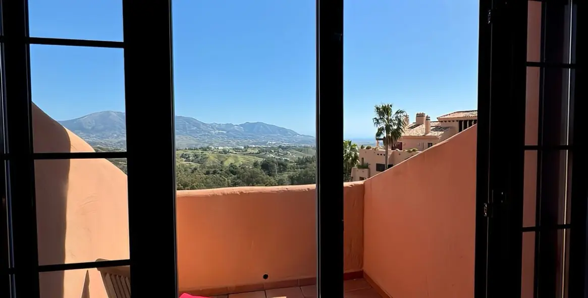 Sale of penthouse duplex in Ojén 21