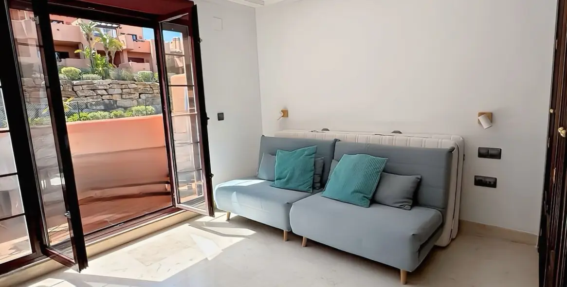 Sale of penthouse duplex in Ojén 27