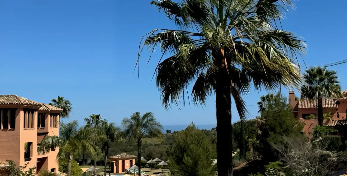 Sale of penthouse duplex in Ojén 32