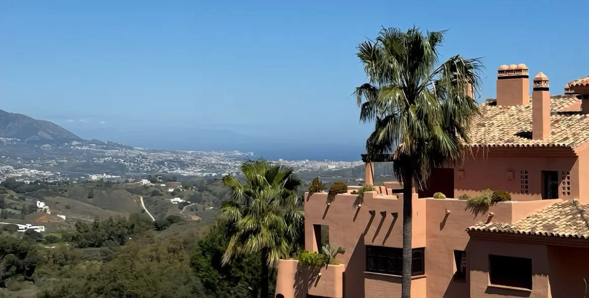 Sale of penthouse duplex in Ojén 33