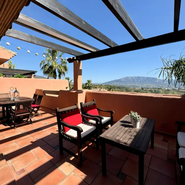 Venta de ático dúplex en Ojén