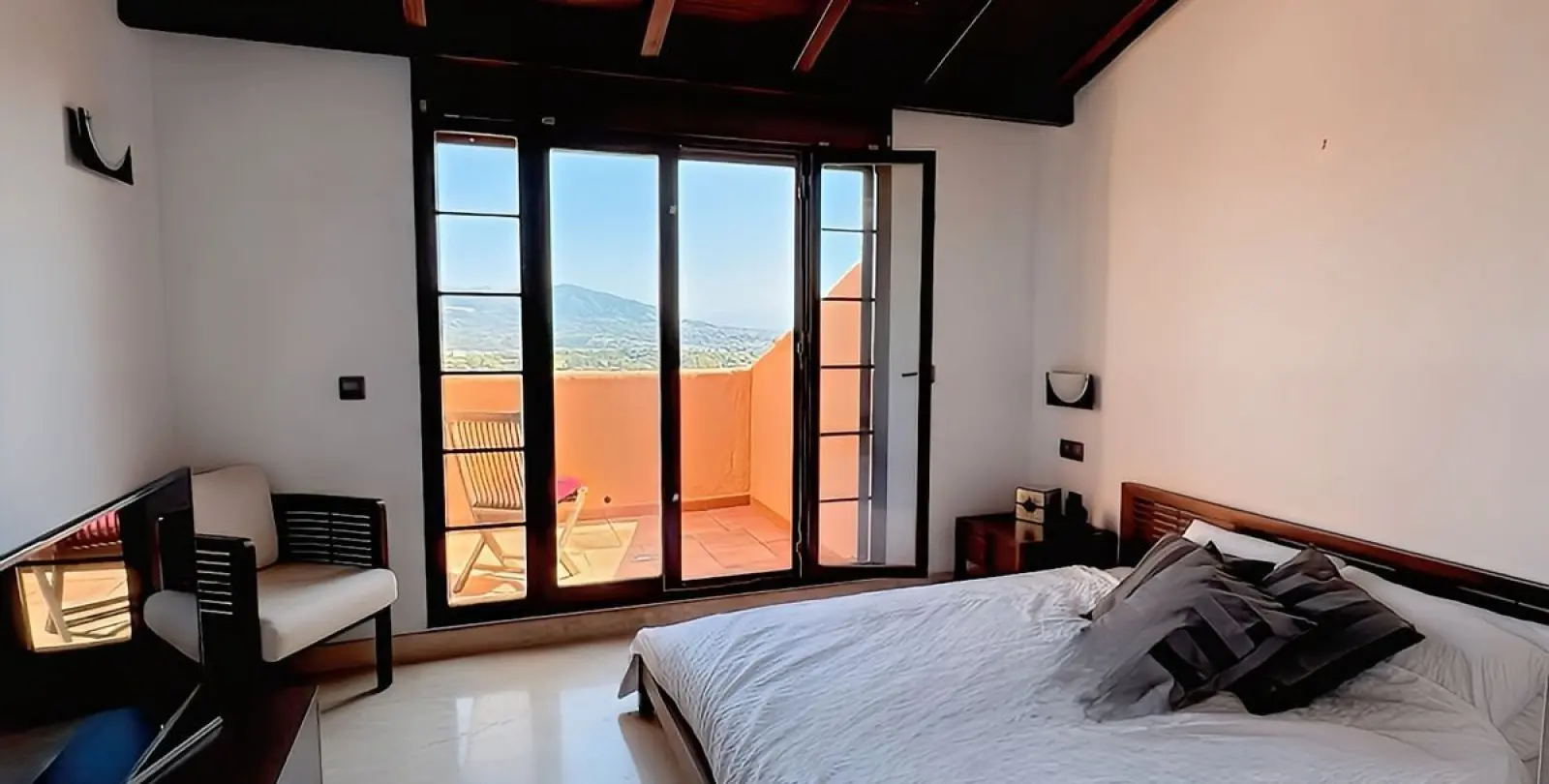 Sale of penthouse duplex in Ojén 20