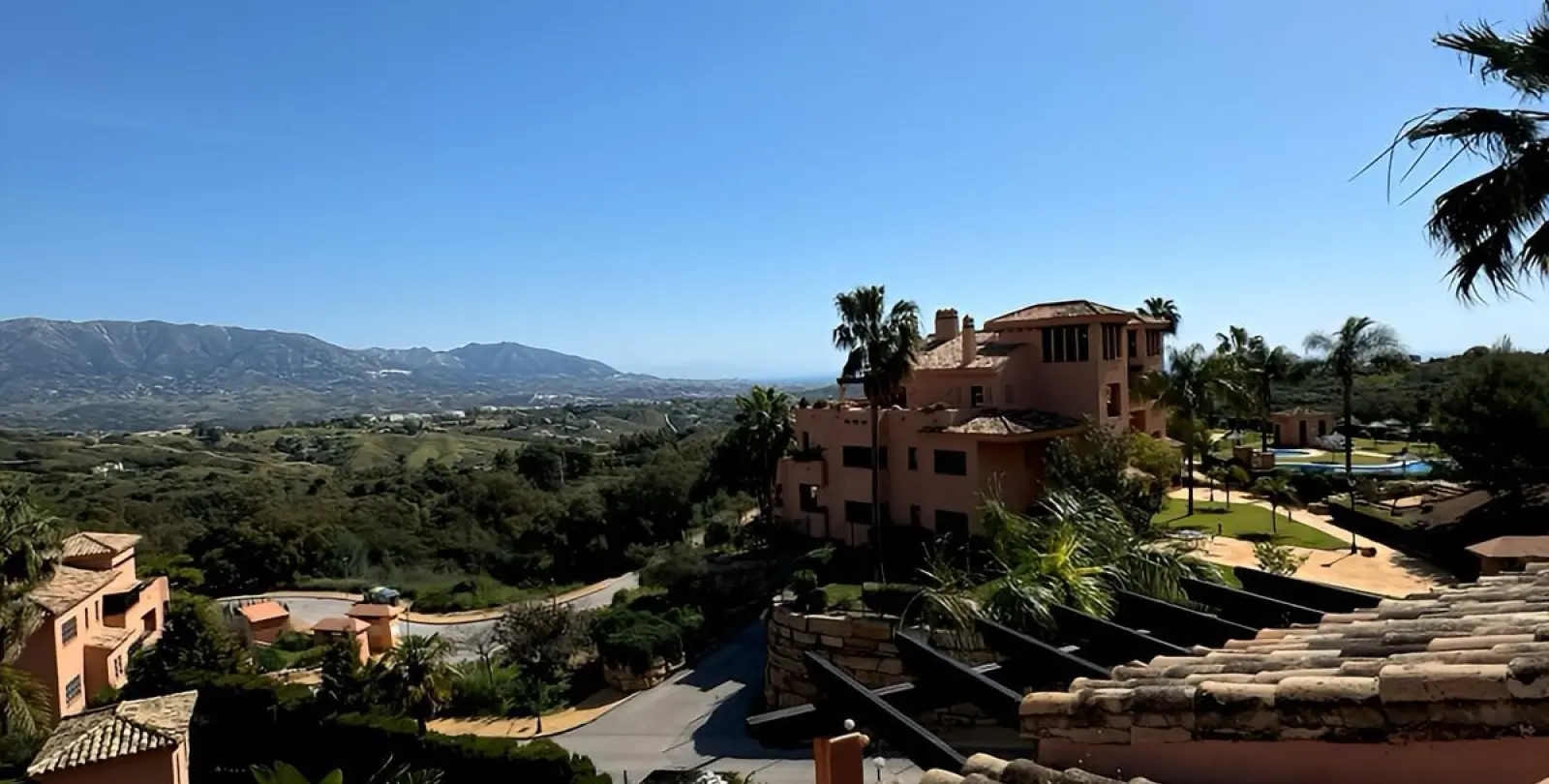 Sale of penthouse duplex in Ojén 23
