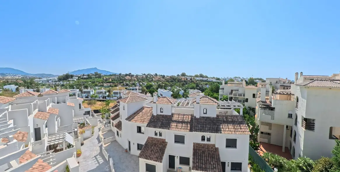 Sale of townhouse in Estepona 1