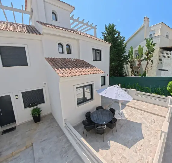 Sale of townhouse in Estepona