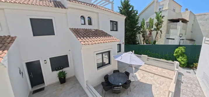 Sale of townhouse in Estepona 1