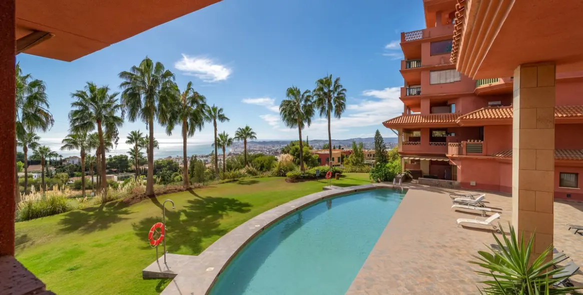 Sale of middle floor apartment in Benalmadena 29