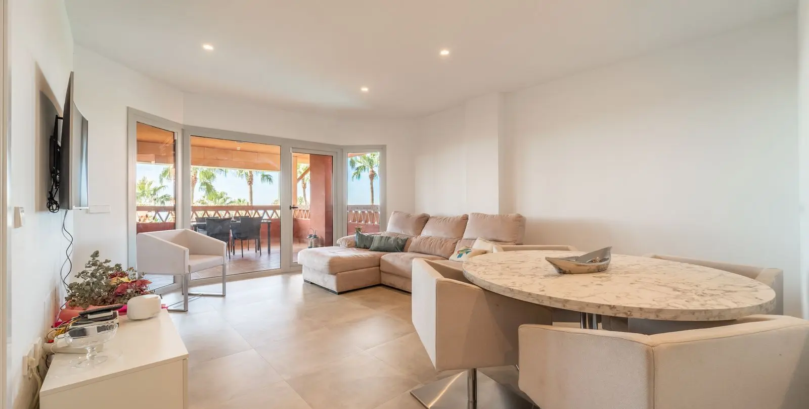 Sale of middle floor apartment in Benalmadena 2