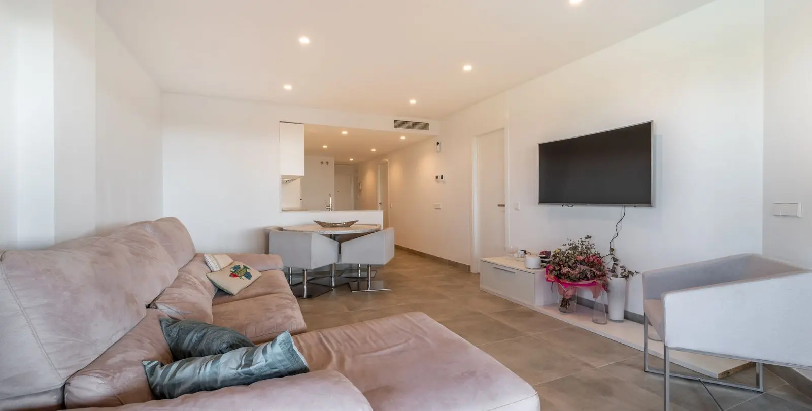 Sale of middle floor apartment in Benalmadena 11