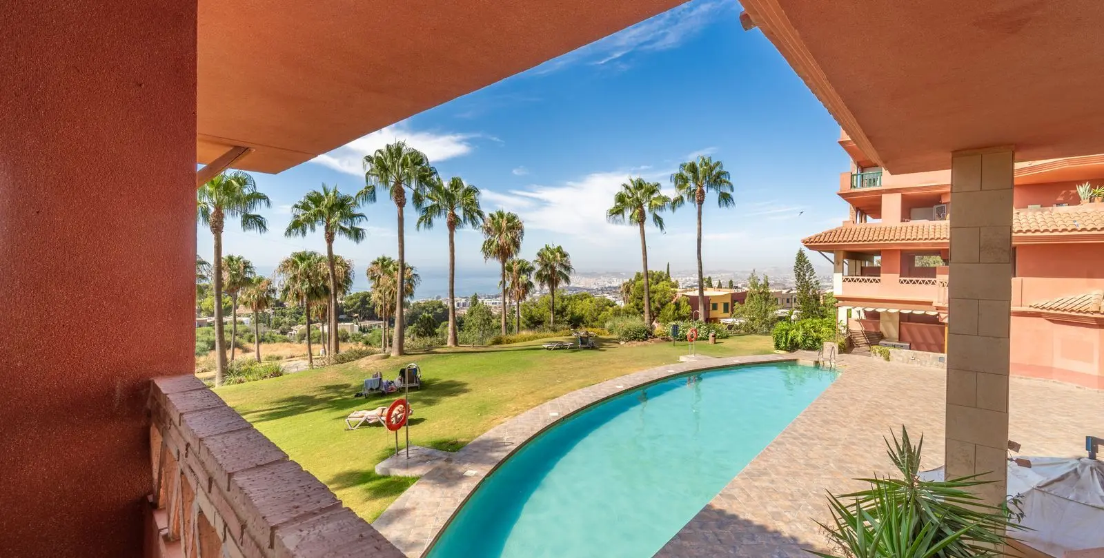 Sale of middle floor apartment in Benalmadena 19