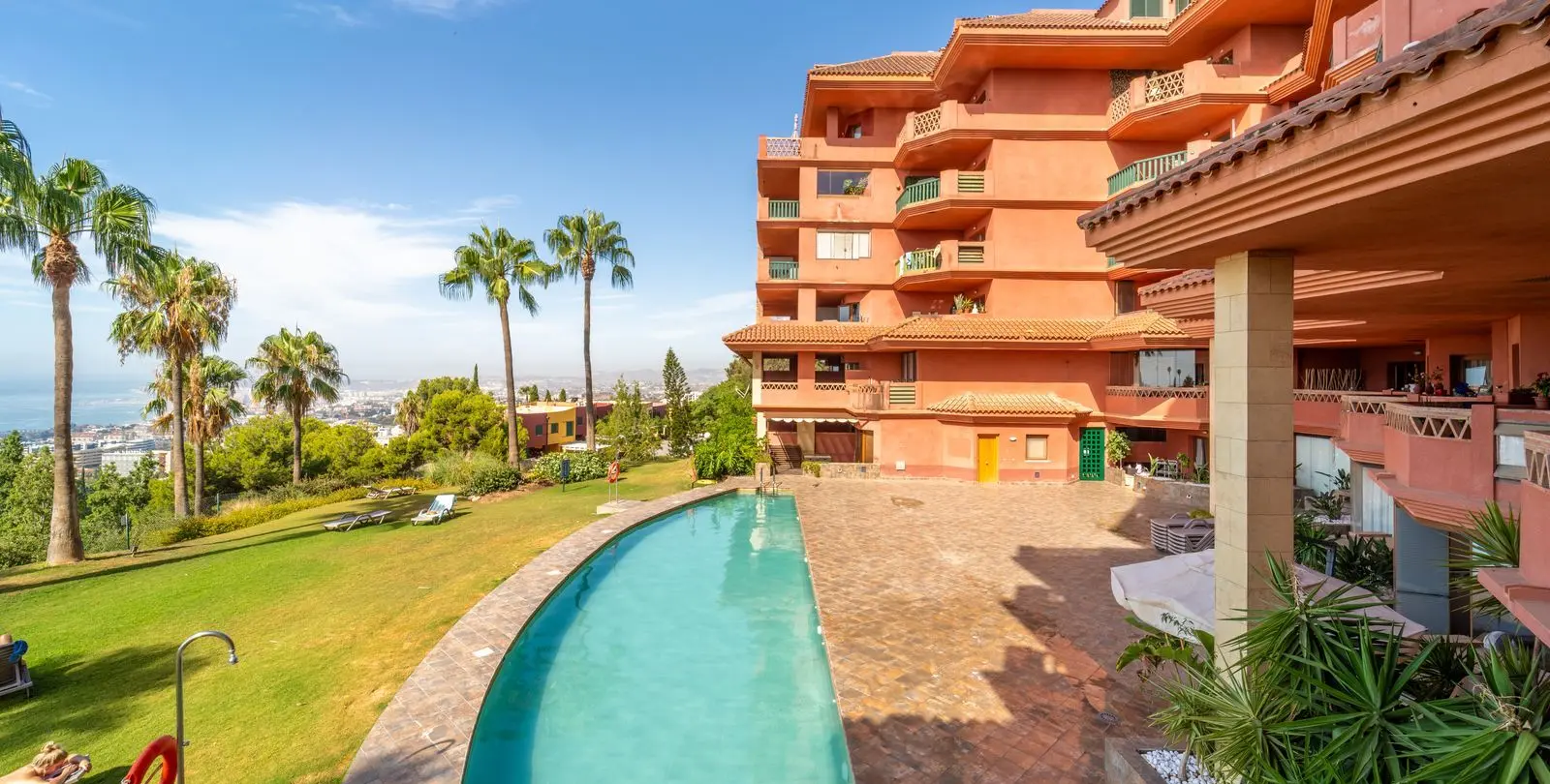 Sale of middle floor apartment in Benalmadena 20