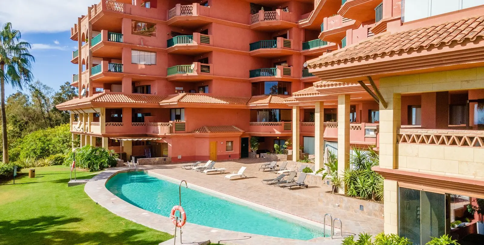 Sale of middle floor apartment in Benalmadena 24