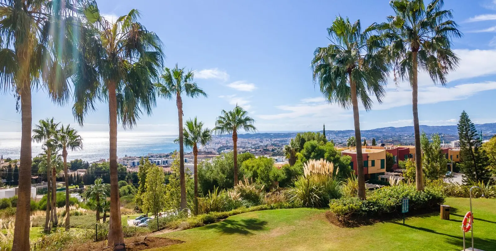 Sale of middle floor apartment in Benalmadena 25