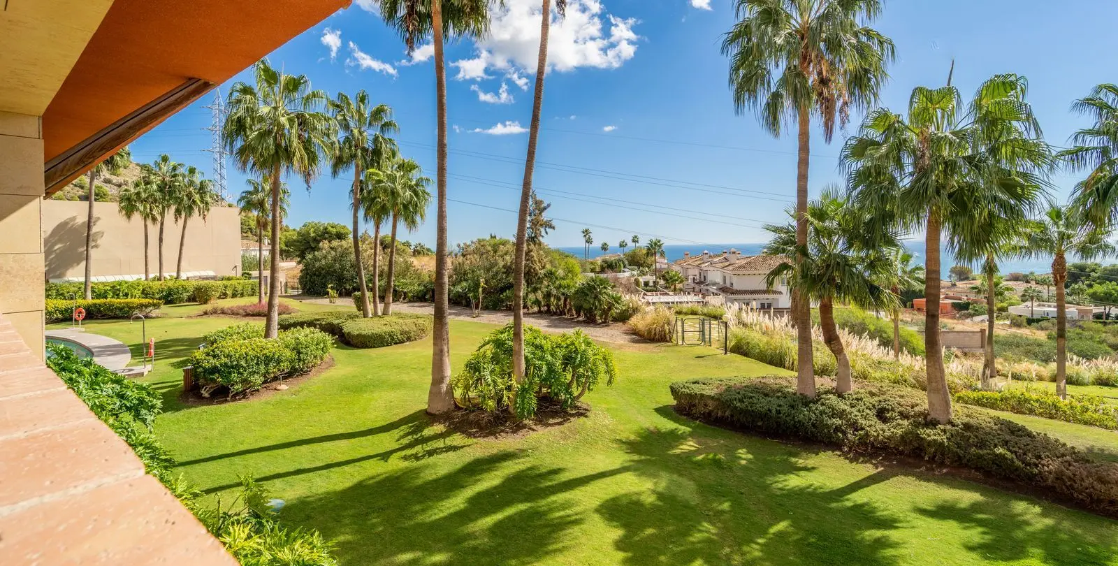Sale of middle floor apartment in Benalmadena 32