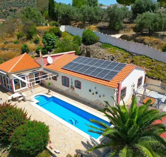 Продажа  отдельно стоящей виллы в Arenas