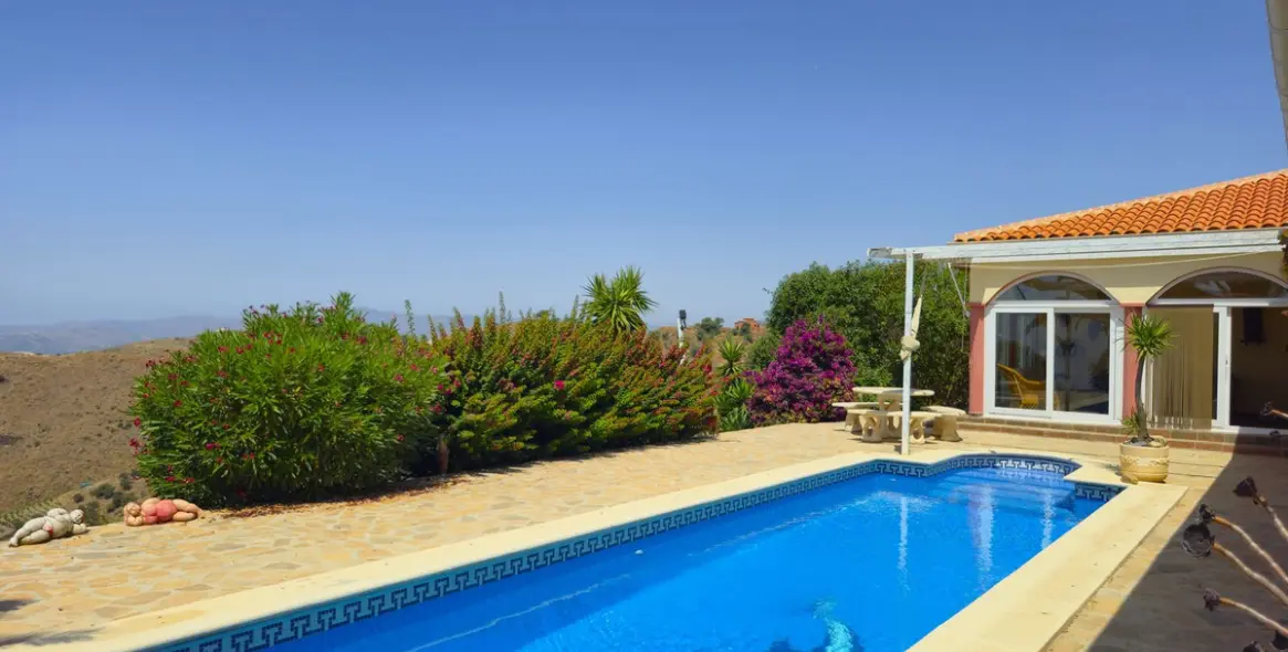 Продажа  отдельно стоящей виллы в Arenas 3