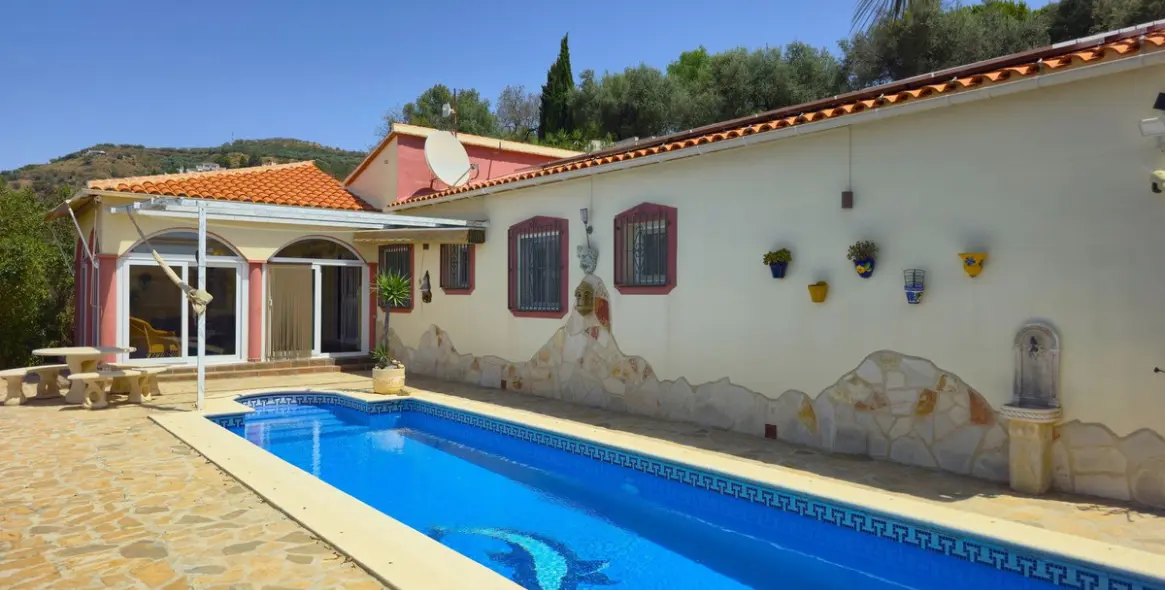 Продажа  отдельно стоящей виллы в Arenas 4