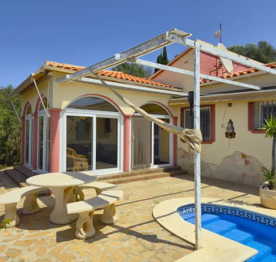 Продажа  отдельно стоящей виллы в Arenas