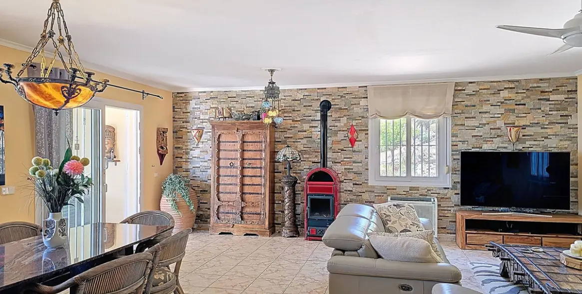 Продажа  отдельно стоящей виллы в Arenas 8