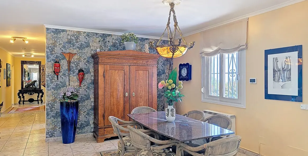 Продажа  отдельно стоящей виллы в Arenas 10