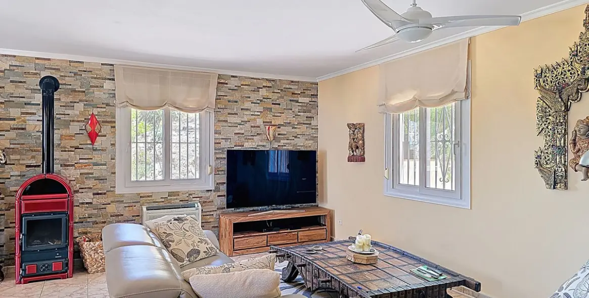 Продажа  отдельно стоящей виллы в Arenas 11