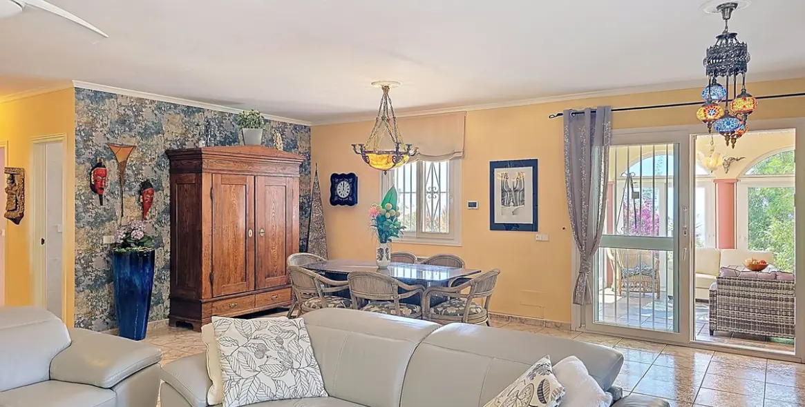 Продажа  отдельно стоящей виллы в Arenas 12