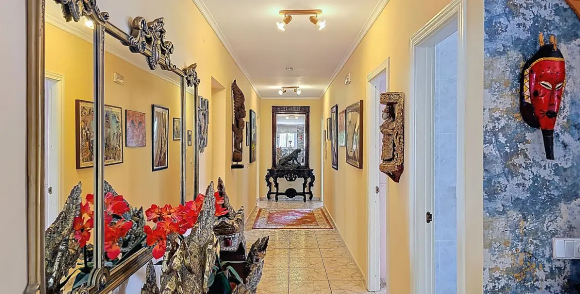 Продажа  отдельно стоящей виллы в Arenas 13