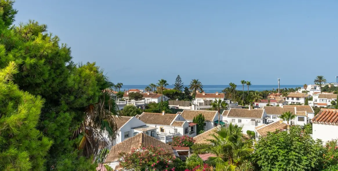 Продажа дома на две семьи в El Faro 2