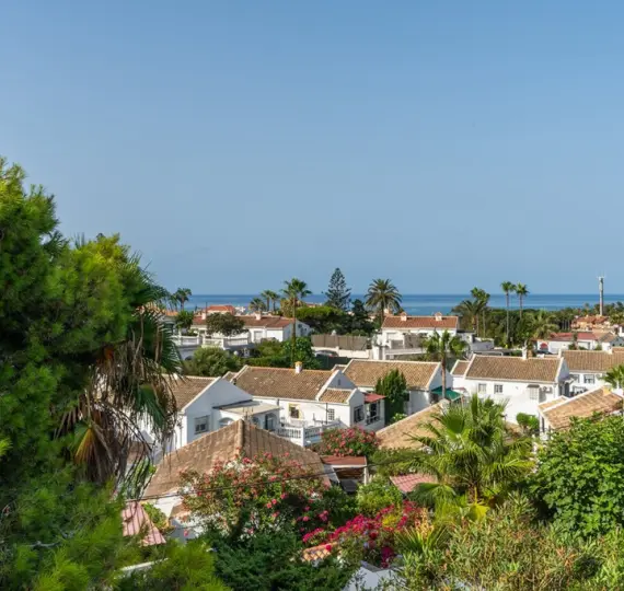 Продажа дома на две семьи в El Faro