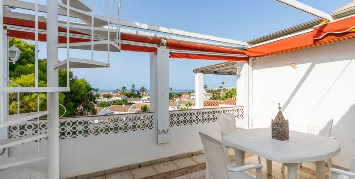 Продажа дома на две семьи в El Faro 3