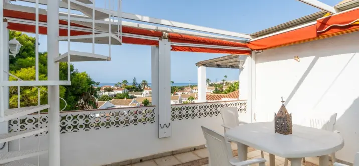 Продажа дома на две семьи в El Faro 2