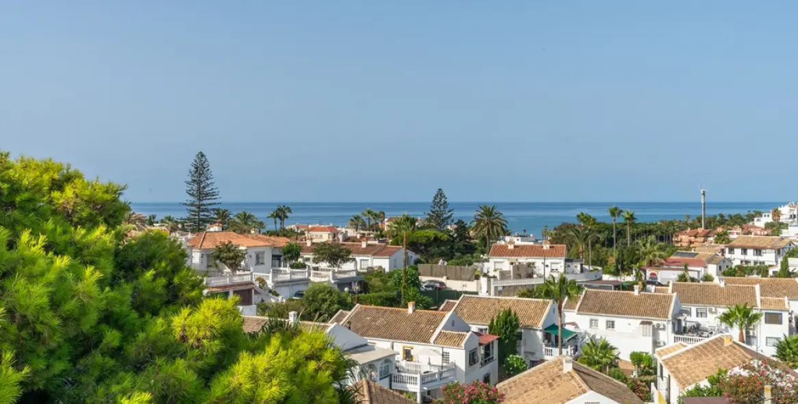 Продажа дома на две семьи в El Faro 5